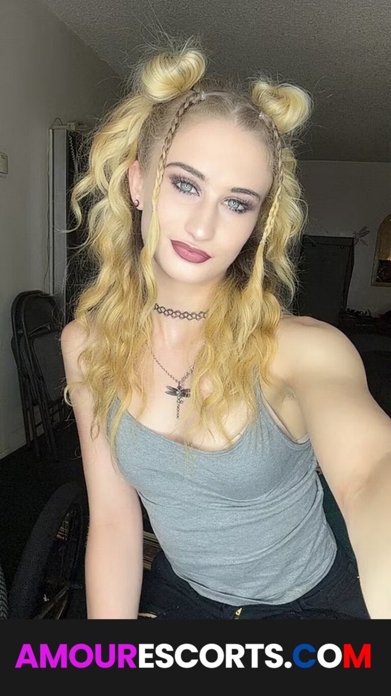 Petiteblondegirl