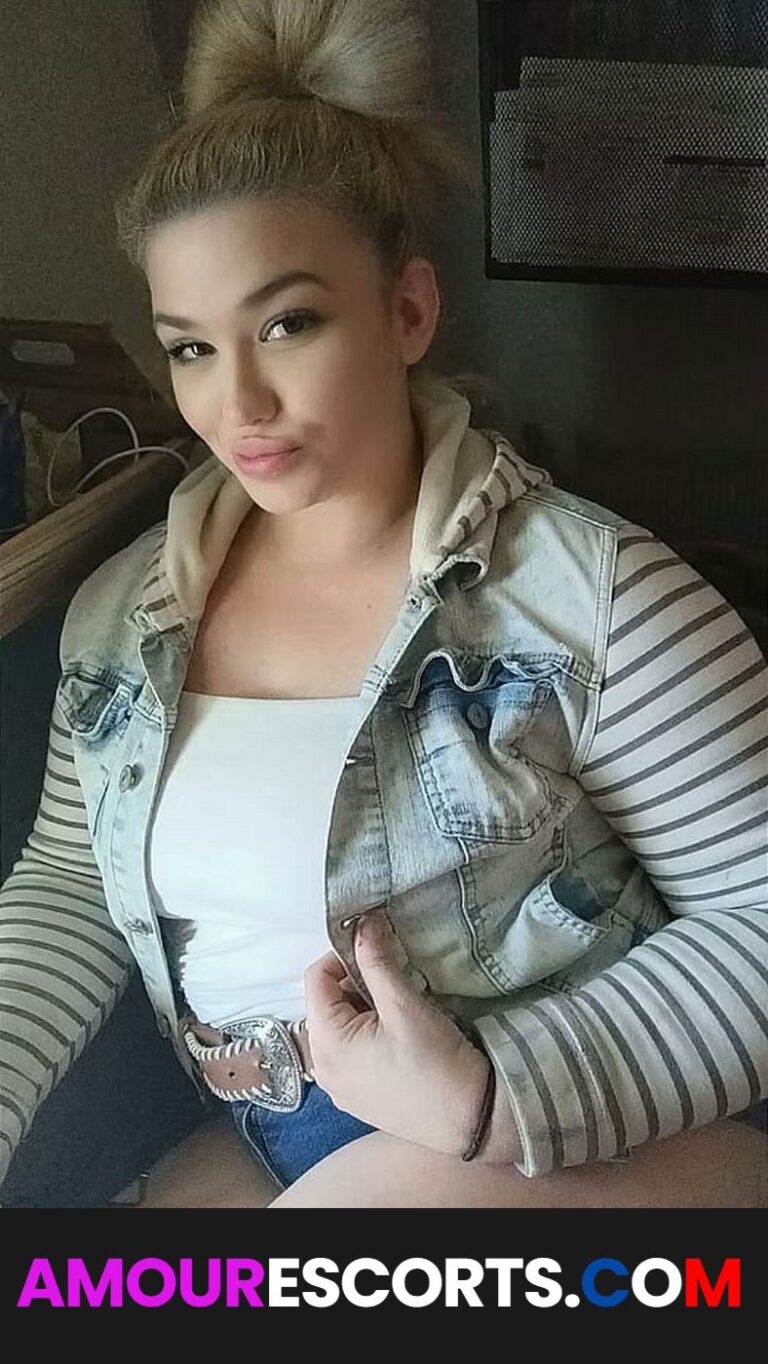 Megalicious babe