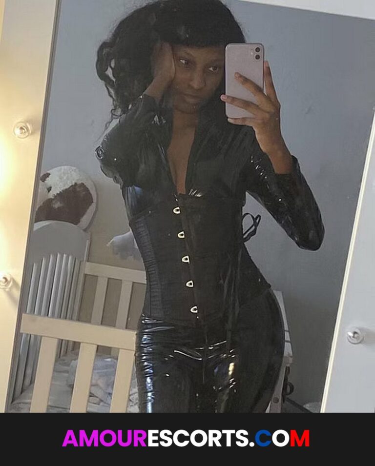 Naomi Simone