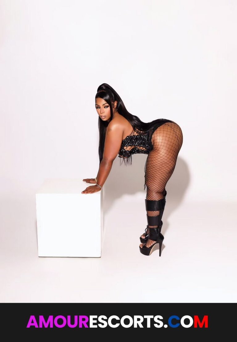 Naomi Foxx