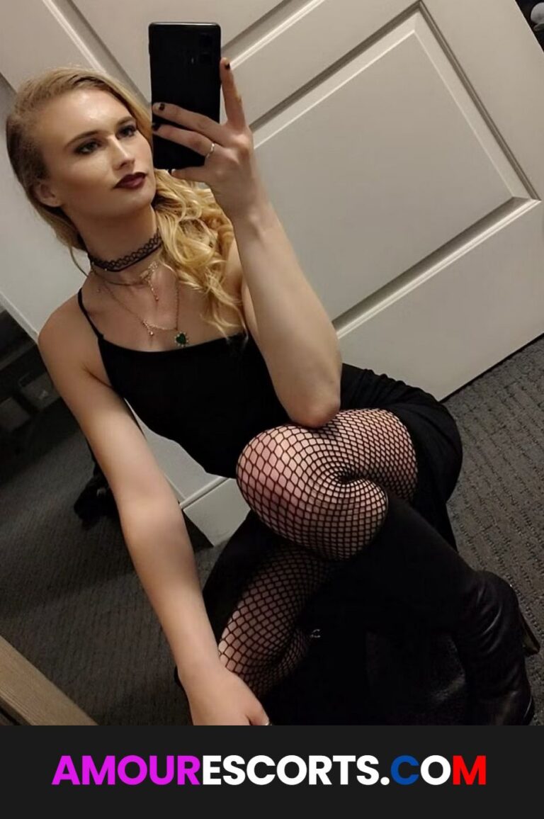 Petiteblondegirl